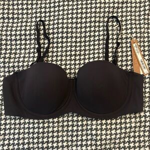 SKIMS Fits Everybody STRAPLESS BRA-INCLUDING STRAPS, Color: Onyx/Black Size: 38B
